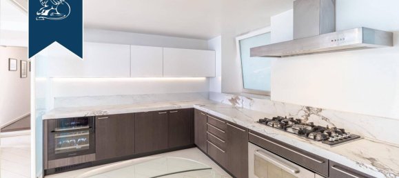 Квартира с 3 комнатами в Неаполь, Италия № 128574 12