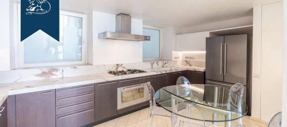 Квартира с 3 комнатами в Неаполь, Италия № 128574 10