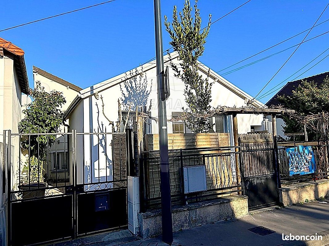 1 غرف نوم منزل في Colombes, France رقم 166063