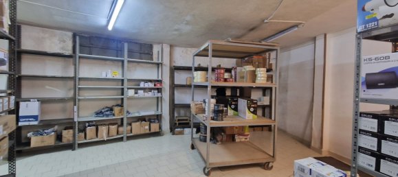 415m² Commercial property in Naples, Italy No. 267571 10