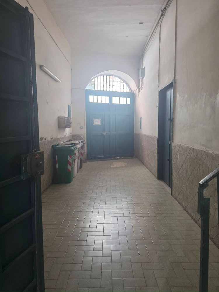 415m² Commercial property in Naples, Italy No. 267571