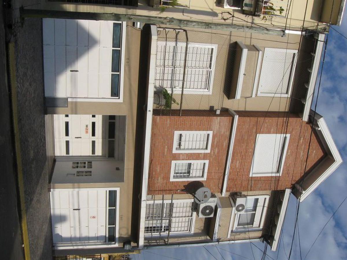 3 bedrooms House in Bermudez, Argentina No. 21467