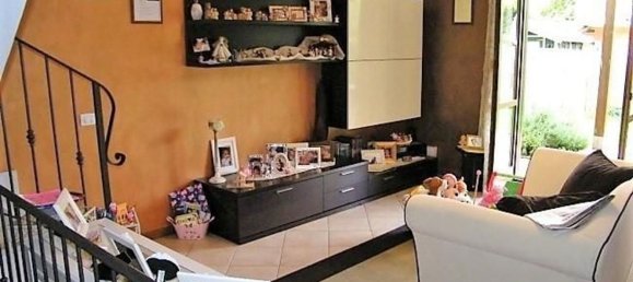 5-Zimmer Haus in Massa, Italy, Nr. 168987 2