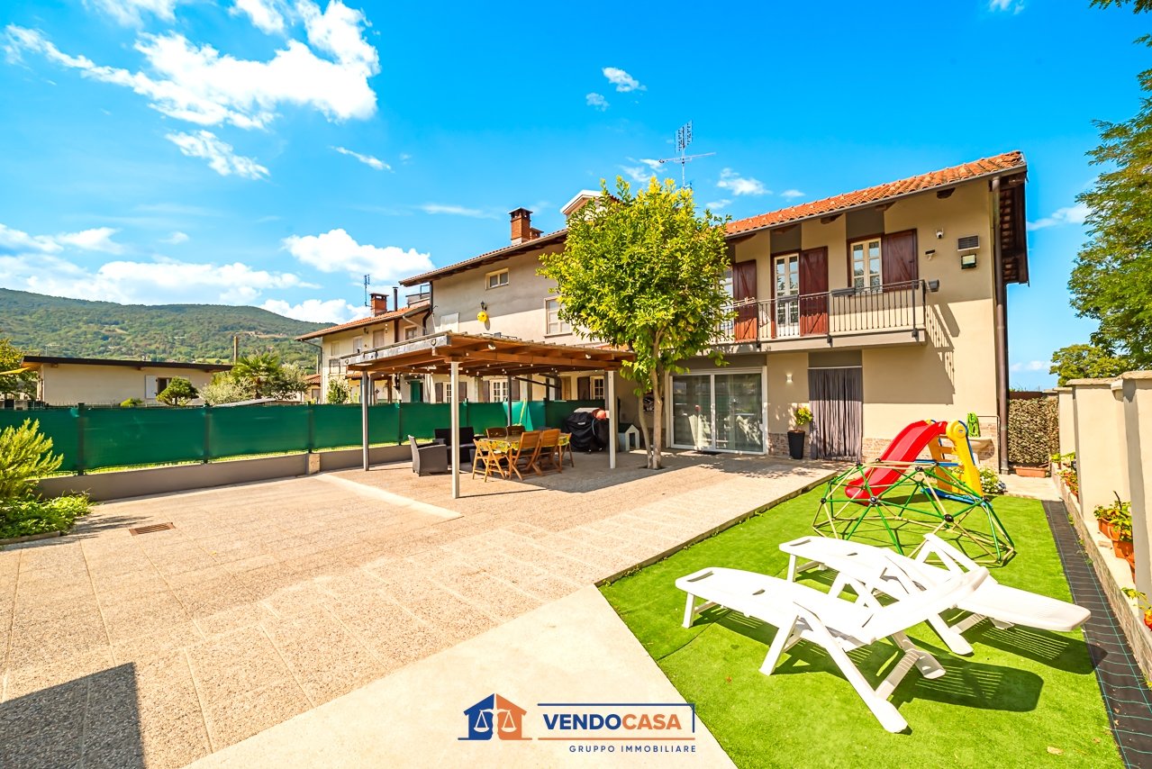 Дом с 6 комнатами в Буска, Италия № 110540