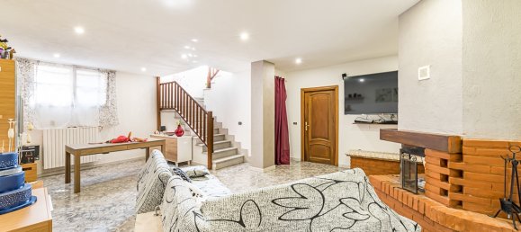 Дом с 6 комнатами в Буска, Италия № 110540 8