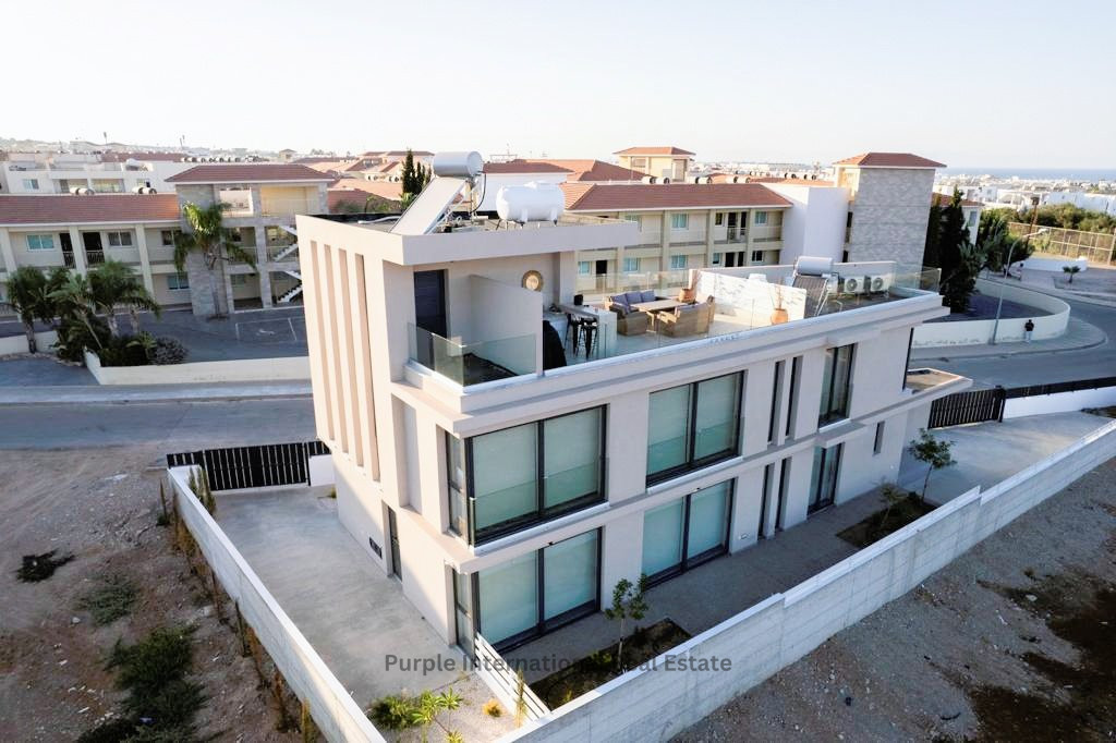 Квартира с 2 спальнями в Паралимни, Кипр № 17180