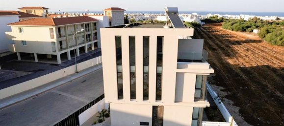 Квартира с 2 спальнями в Паралимни, Кипр № 17180 5