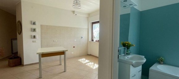3 rooms Apartment in Rome, Italy No. 276500 10