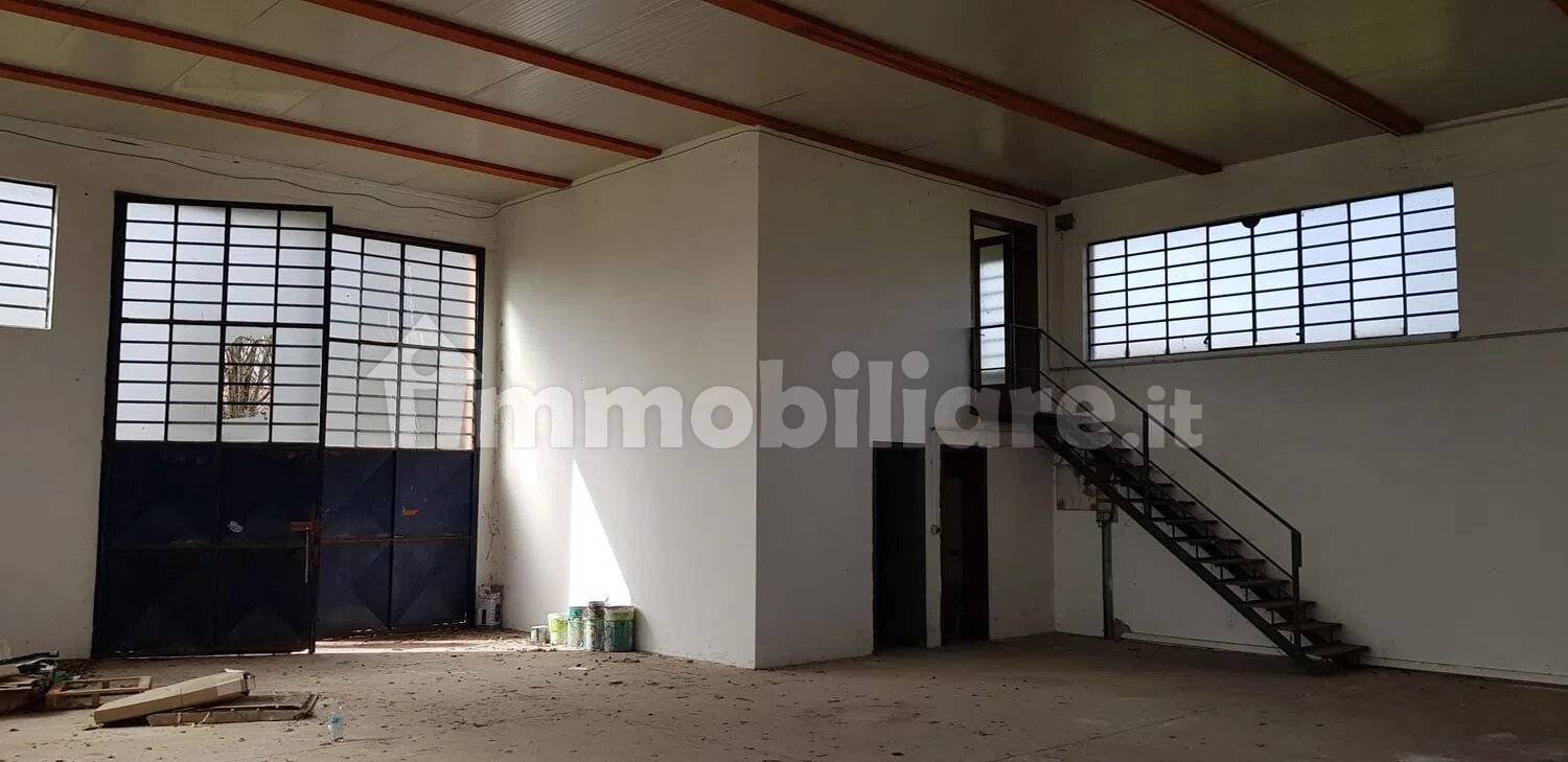 3 rooms Warehouse in Altopascio, Italy No. 334623