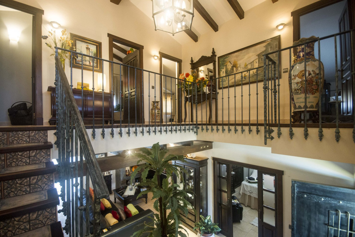 5 bedrooms Villa in Coin, Spain No. 88722