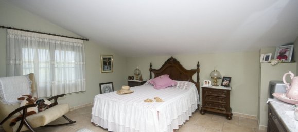 5 bedrooms Villa in Coin, Spain No. 88722 4