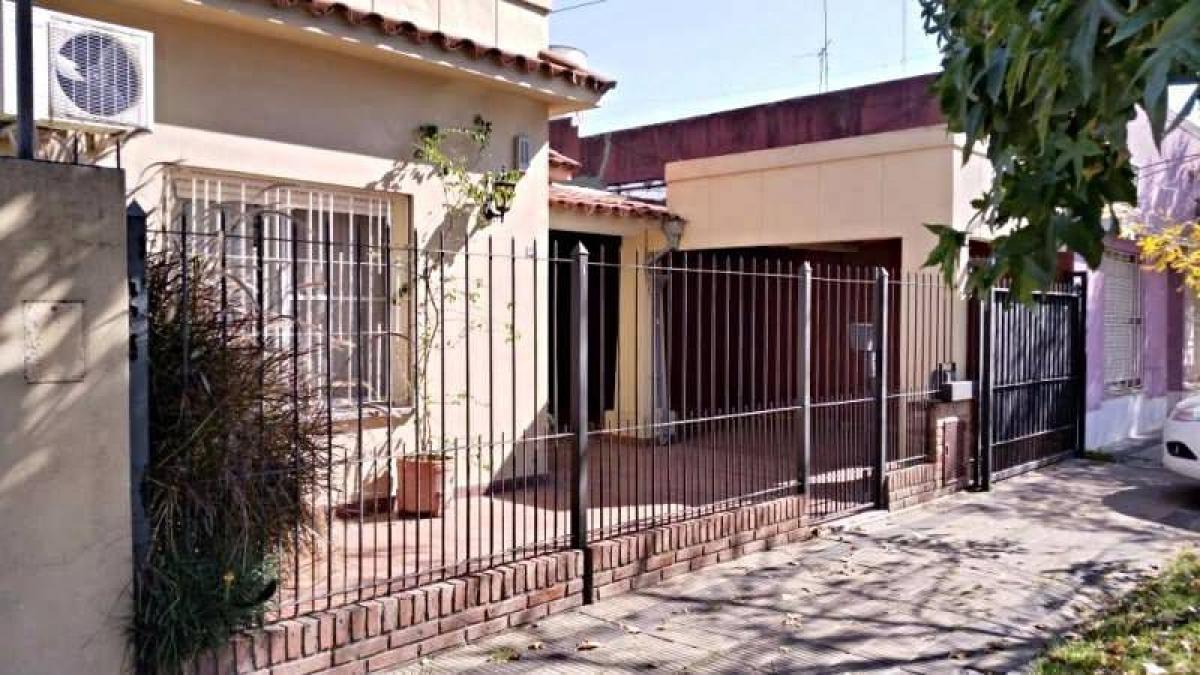 3 bedrooms House in Marcos Paz, Argentina No. 8066