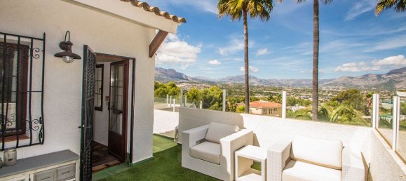 4 bedrooms Villa in Albir, Spain No. 13204 3