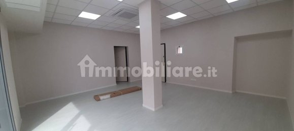Propiedad comercial de 2 habitaciónes en Brescia, Italy No. 6642 5