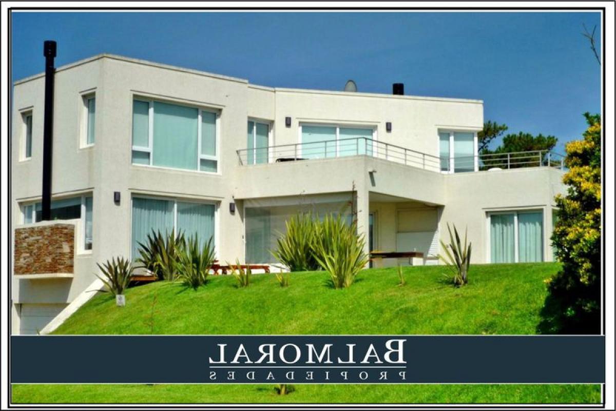 3 bedrooms House in Mar del Plata, Argentina No. 83915