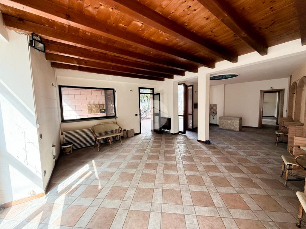 2غرفة عقار تجاري في Romano di Lombardia, Italy رقم 361681