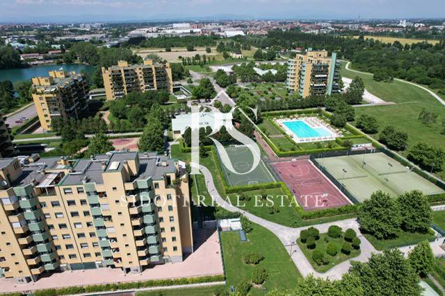 3 bedrooms Apartment in Segrate, Italy No. 2567