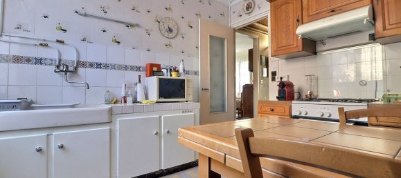 3 bedrooms House in Stains, France No. 299651 3