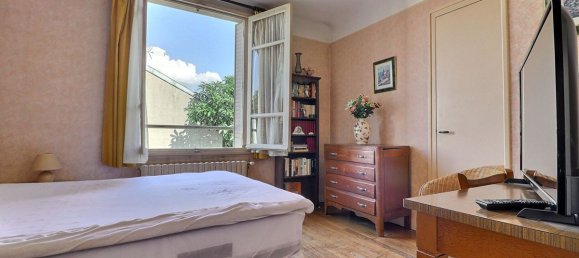 3 bedrooms House in Stains, France No. 299651 7