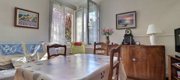 3 bedrooms House in Stains, France No. 299651 2