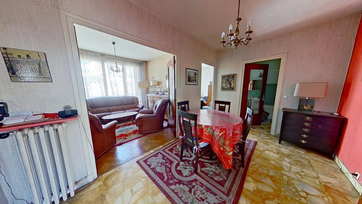 2 bedrooms Apartment in Lyon, France No. 330951