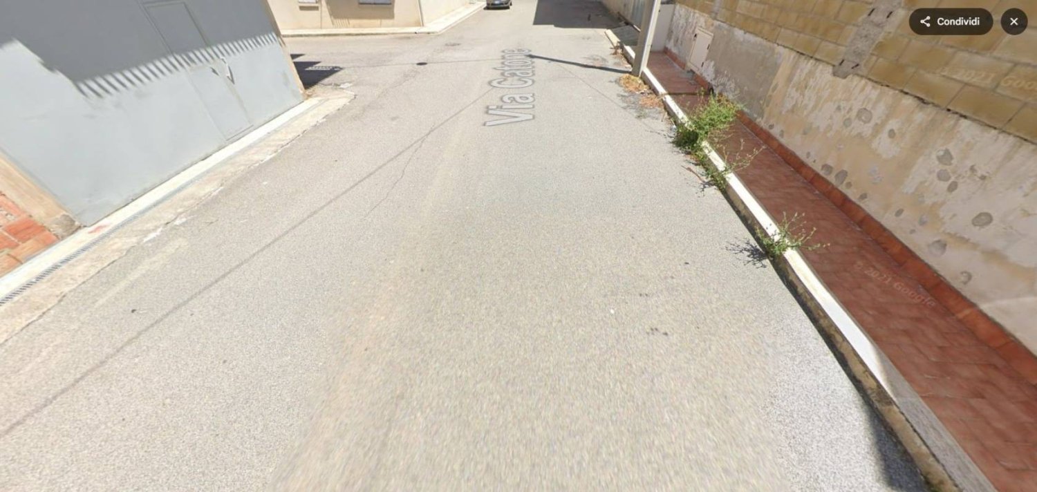 1 room Warehouse in Cutro, Italy No. 12419