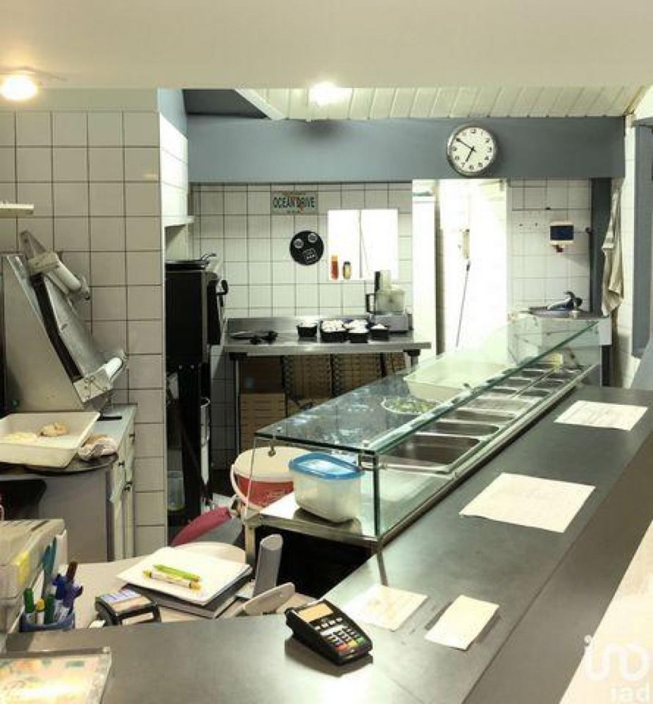 25m² Factory in Eysines, France No. 17750