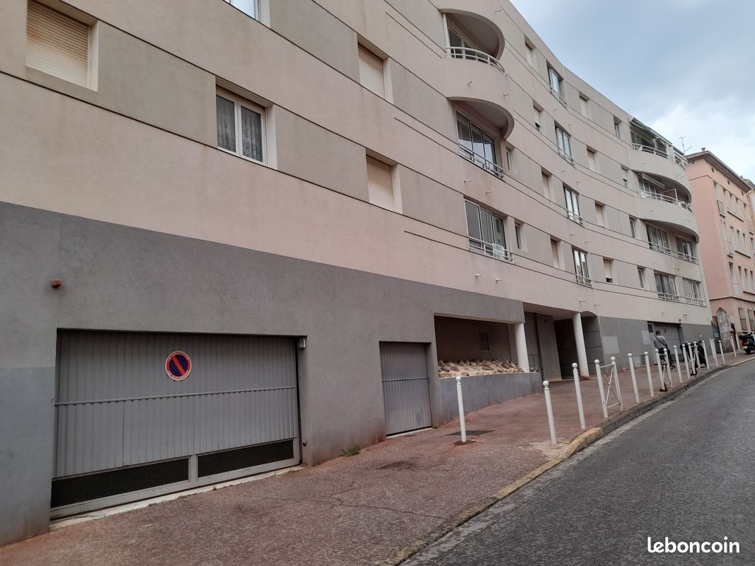 Квартира с 1 спальней в Тулон, Франция № 305634