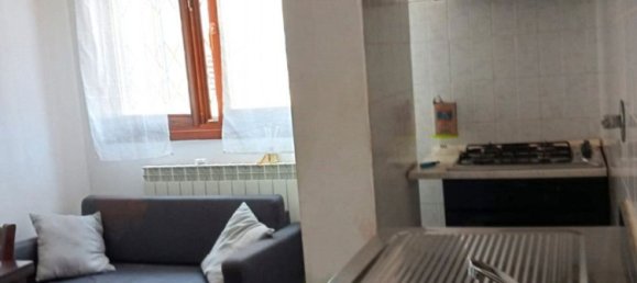 2-salle Appartement à Montevarchi, Italy No. 150376 4