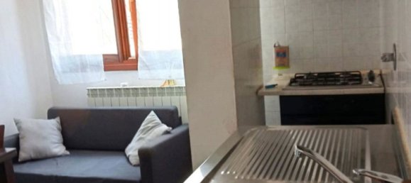 2-salle Appartement à Montevarchi, Italy No. 150376 3