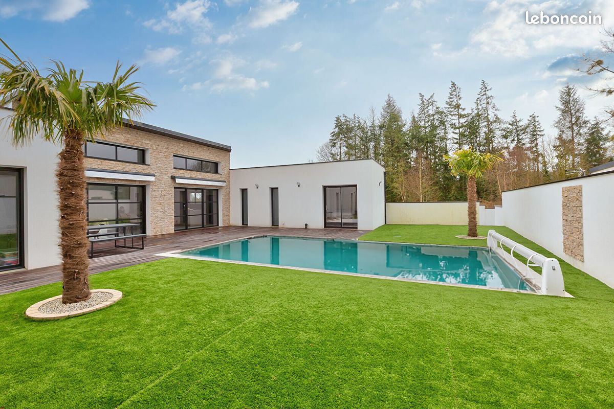 Casa de 4 dormitorios en Saint-Julien, France No. 205162