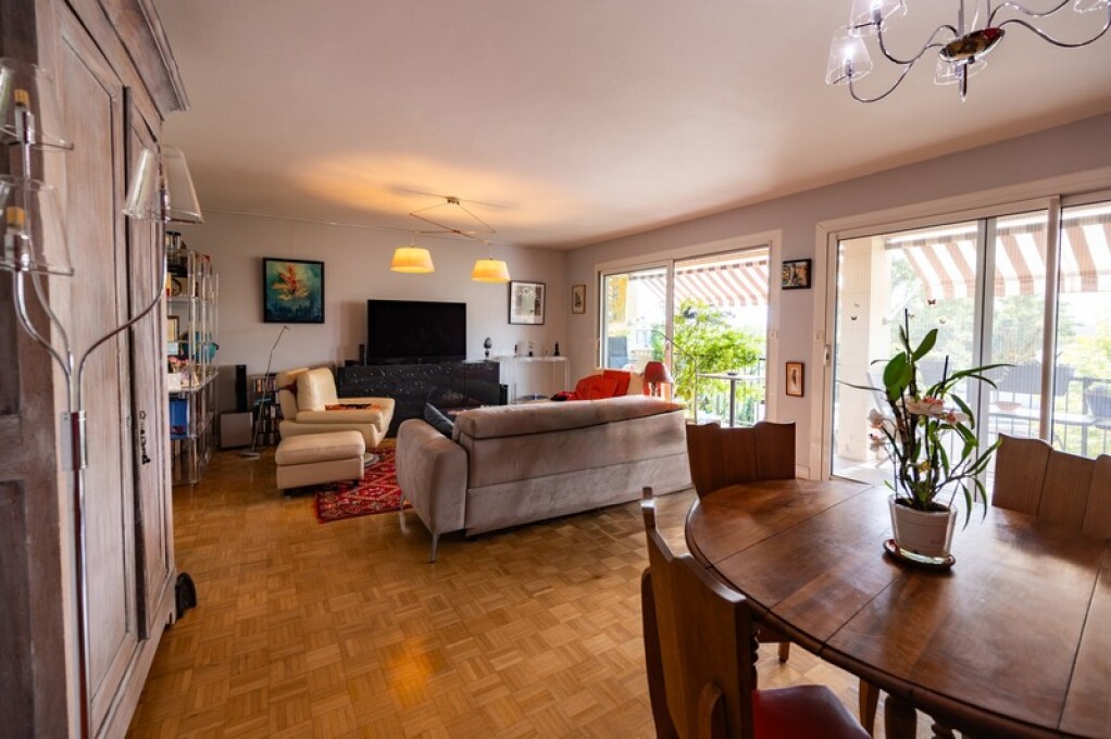 3 bedrooms Apartment in Bordeaux, France No. 340058