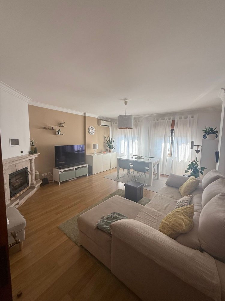 3 bedrooms Apartment in Amadora, Portugal No. 228802