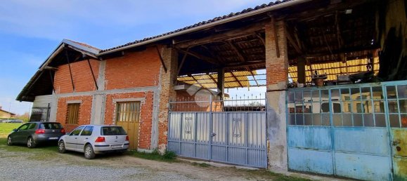 7 rooms House in San Francesco al Campo, Italy No. 74897 2