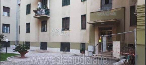 3 bedrooms Apartment in Rome, Italy No. 192452 6