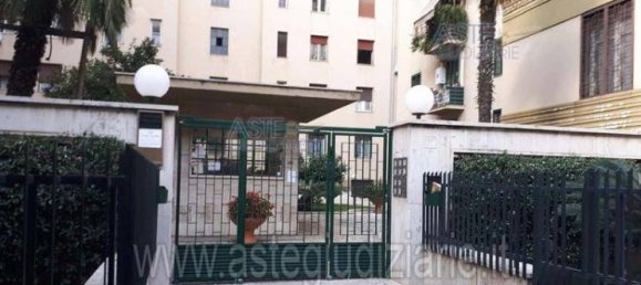 3 bedrooms Apartment in Rome, Italy No. 192452 8