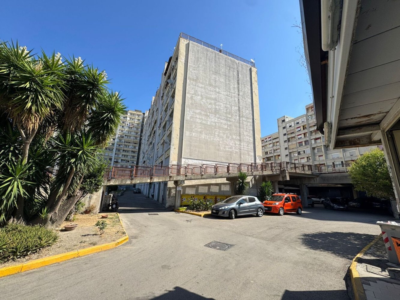 4 bedrooms Apartment in Naples, Italy No. 375836