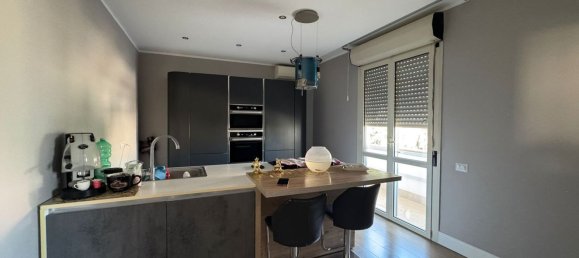 4 bedrooms Apartment in Naples, Italy No. 375836 8