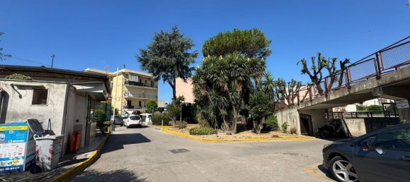 4 bedrooms Apartment in Naples, Italy No. 375836 2