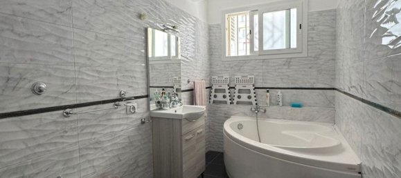 4 bedrooms Apartment in Naples, Italy No. 375836 16