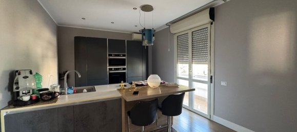 4 bedrooms Apartment in Naples, Italy No. 375836 9