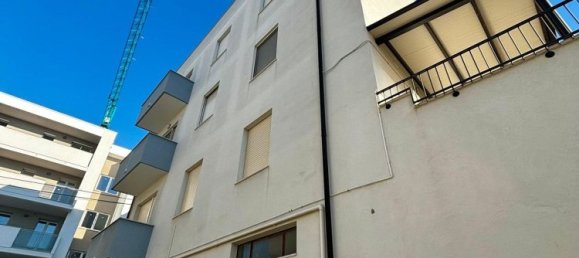 3 rooms Apartment in Pescara, Italy No. 157808 5