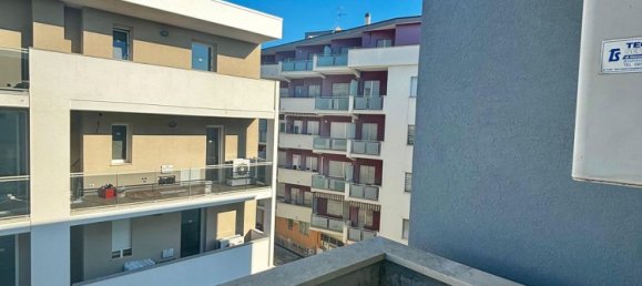 3 rooms Apartment in Pescara, Italy No. 157808 8