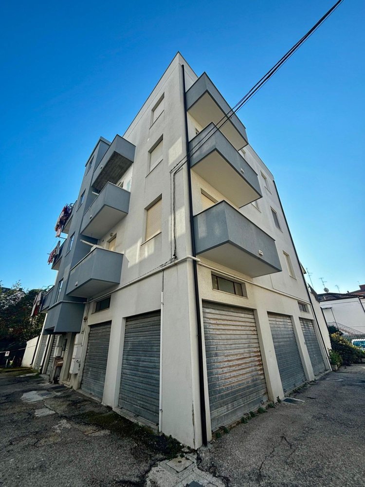 3 rooms Apartment in Pescara, Italy No. 157808