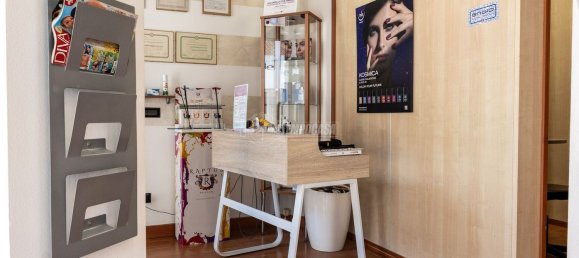 Propriété commerciale à Cormano, Italy 50m² No. 88582 12