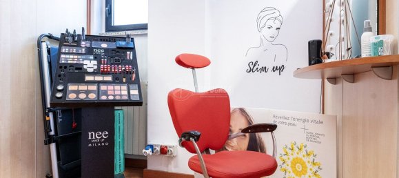 Propriété commerciale à Cormano, Italy 50m² No. 88582 2