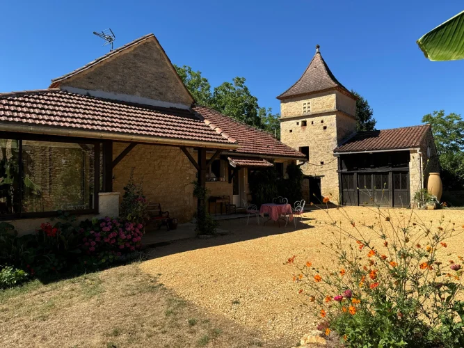 3 bedrooms Building in Puy-l'Eveque, France No. 282405