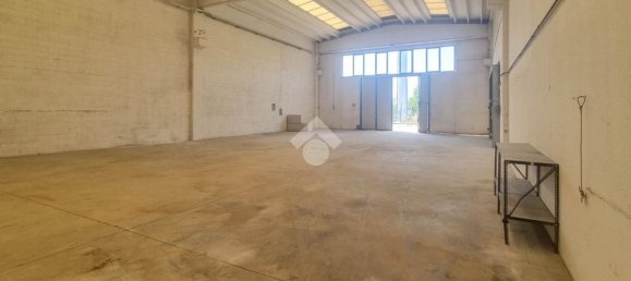 Armazém em Usmate Velate, Italy 685 m² N.º 338376 10