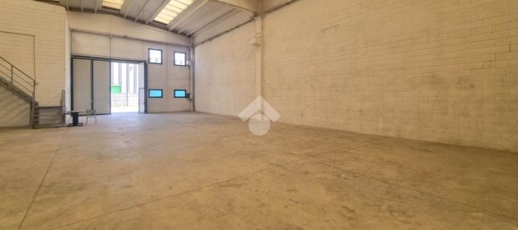 Armazém em Usmate Velate, Italy 685 m² N.º 338376 3