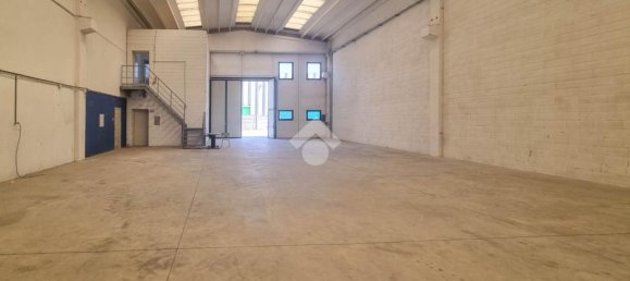 Armazém em Usmate Velate, Italy 685 m² N.º 338376 6